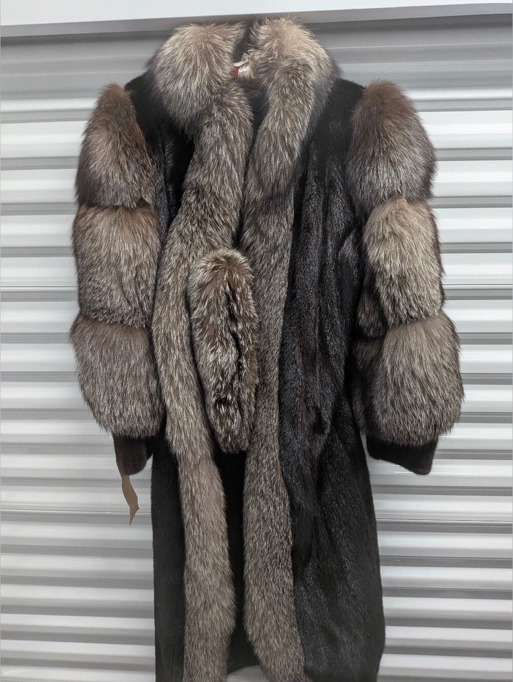 Stunning gorgeous Blackglama Dark Ranch Mink Coat With Matching Hat